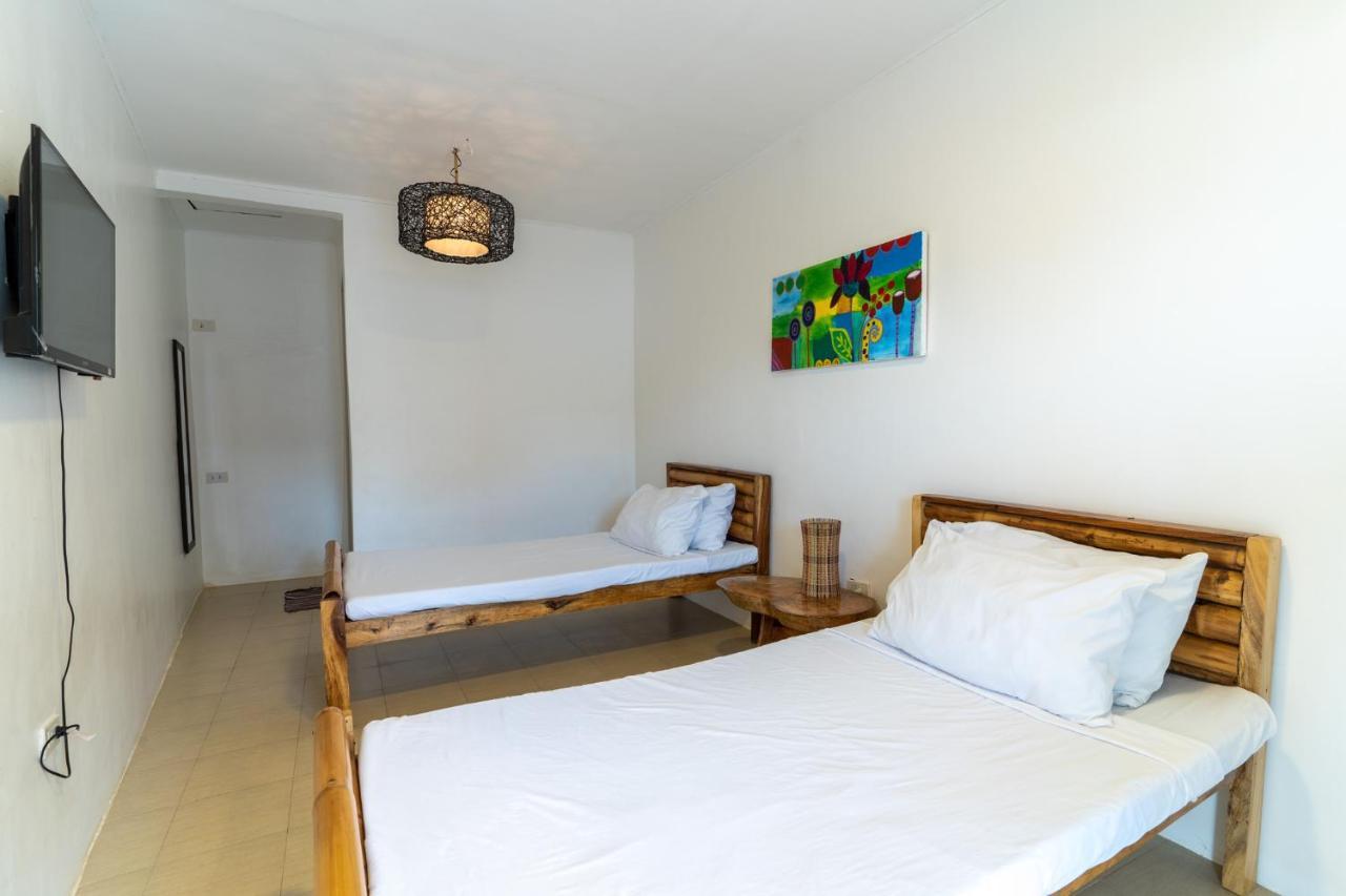Bamboo Paraiso Resort At Bolo Beach Alaminos Exterior photo